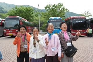 버스앞에서 한컷 메인페이지 미리보기